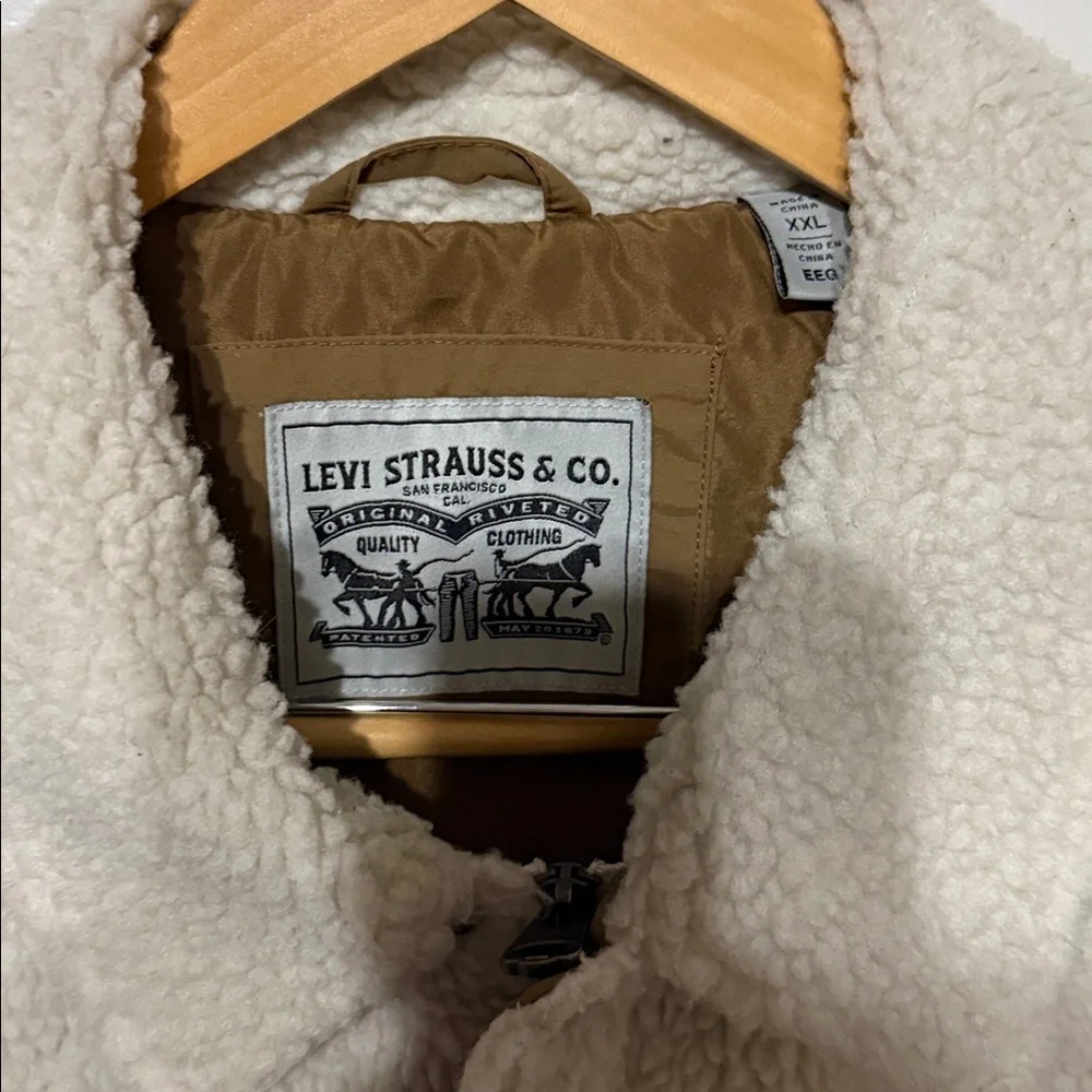 Levi's Men's Sherpa Trucker Jacket - Picture 7 of 13